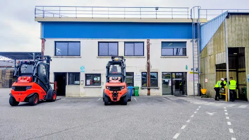 OI FRANCE SAS - Entrée camions / poids lourds / livraisons à Veauche